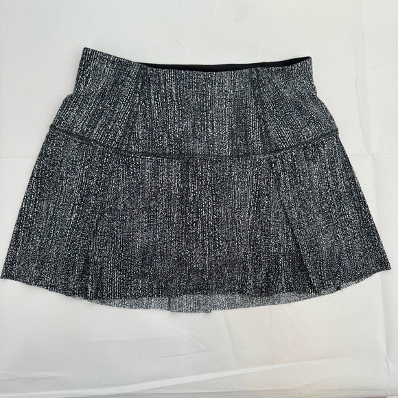 Lululemon Lost In Pace  13” Skirt Skort Salt Alpine White Black Size 4 - Picture 5 of 12